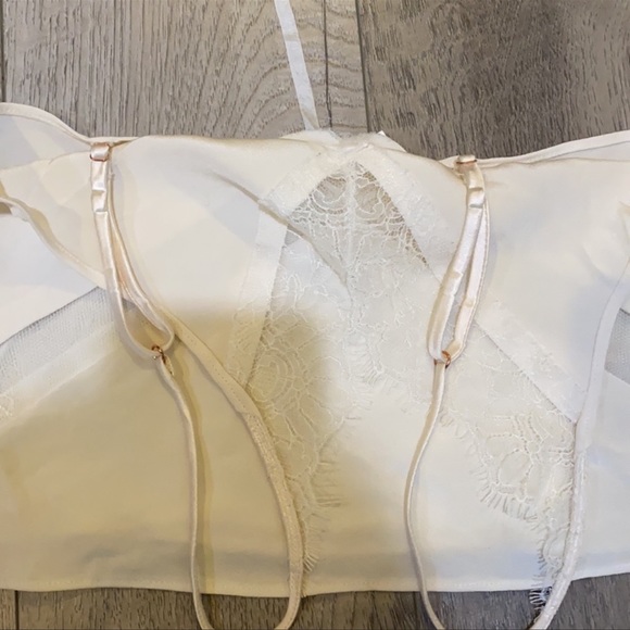 🌺Xs Are You Am I Anabela Silk with Lace Trim Cami Top - Picture 4 of 7